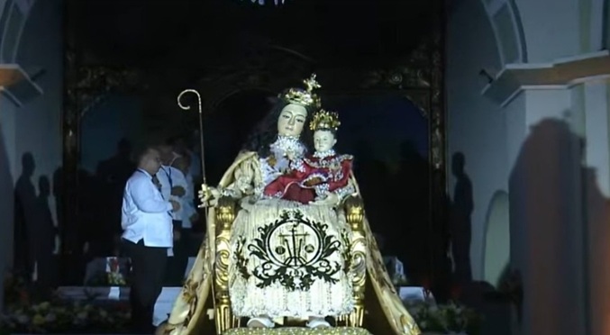 La Divina Pastora baja de su altar para reencontrarse con sus devotos