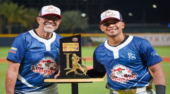 Lorenzo Cedrola recibe el premio Luis Sojo como el campeón bate de la LVBP
