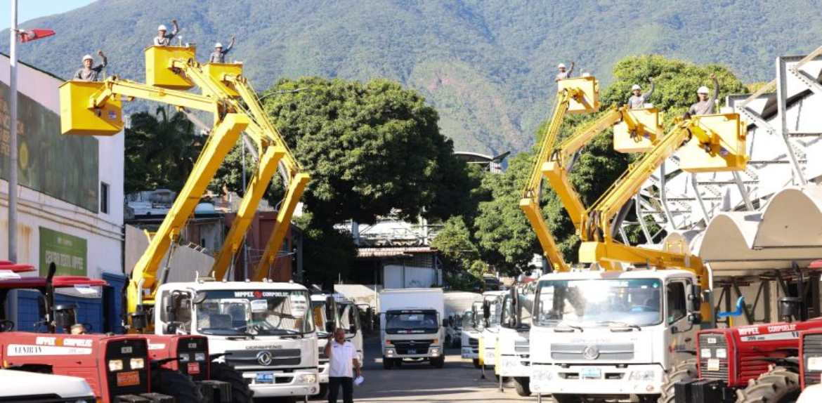 Entregan nueva flota vehicular a trabajadores de Corpoelec para atender a las regiones