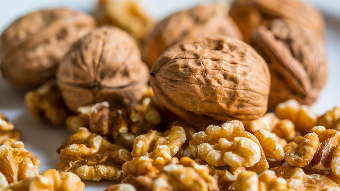 Las nueces con fruta también te ayudan a bajar el azúcar en la sangre