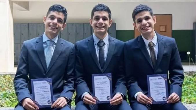 Trillizos tachirenses hacen historia al graduarse como médicos cirujanos con honores en la ULA