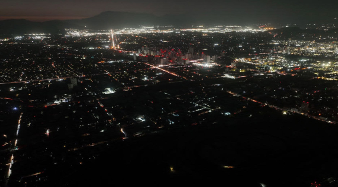 Regresa la electricidad a Chile tras gran apagón que apunta al sector privado