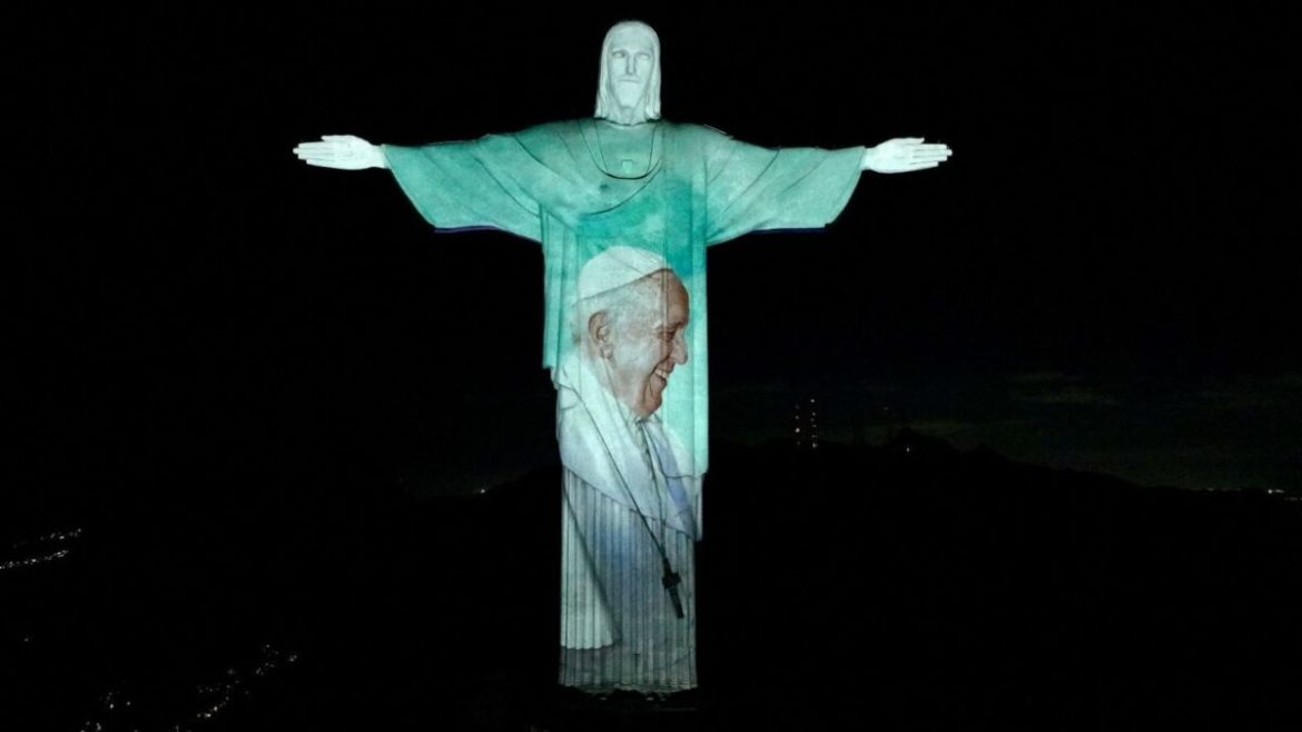 El Cristo Redentor de Río de Janeiro envía un mensaje de «fuerza» al papa Francisco