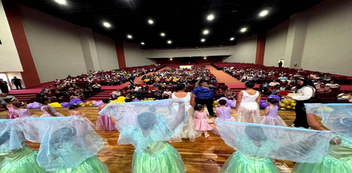 En el Teatro Escuela de los Niños Cantores se realizó el evento «Yo soy Down y Bailo»