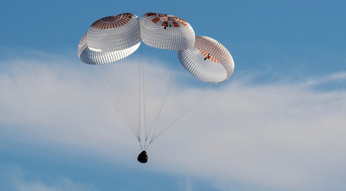 Astronautas de la NASA regresan a la Tierra tras nueve meses varados en la EEI