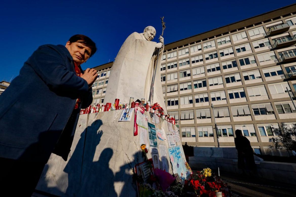 El estado del Papa Francisco: un parte positivo tras complicaciones respiratorias