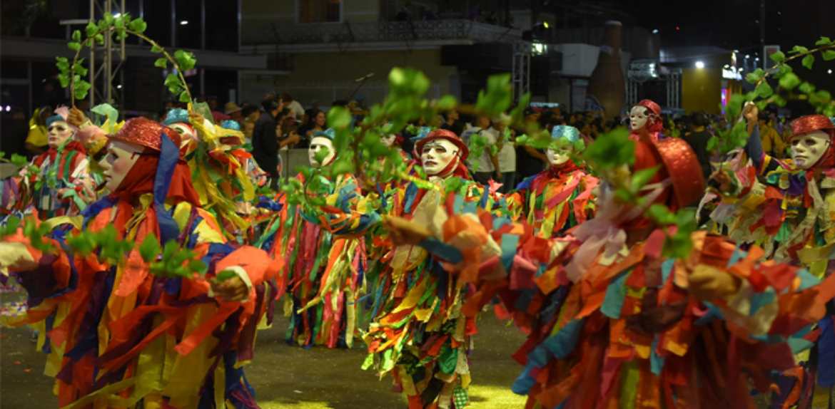 El Carnaval comienza en el Zulia desbordando de alegría la avenida 5 de Julio