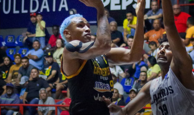 Gaiteros gana 81-67 a Llaneros y extiende su invicto a siete juegos
