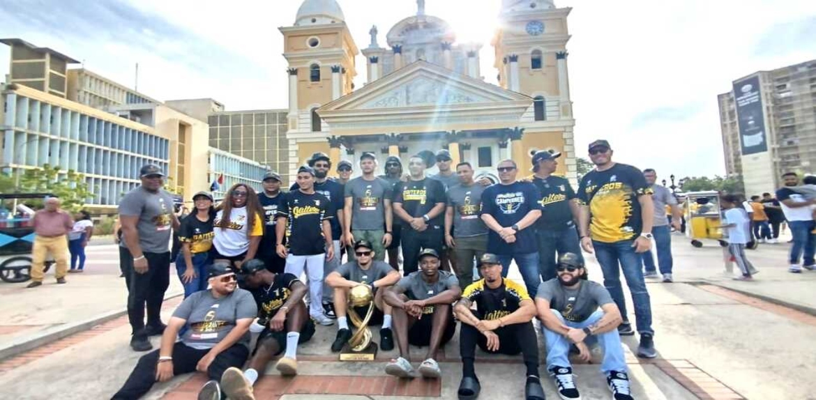 Gaiteros festejó su título con caravana desde la Basílica este domingo