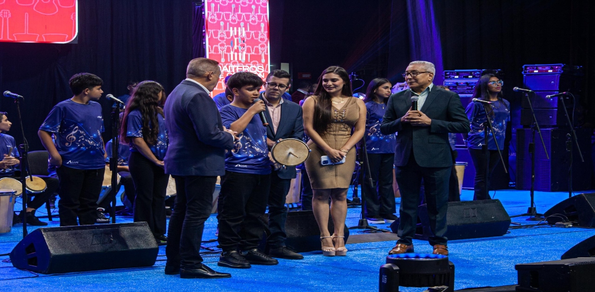 Dos colegios y dos comunidades se alzan como ganadores del 1er Festival Nacional de Gaitas