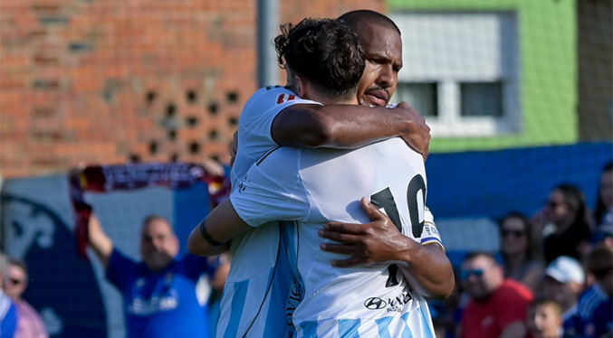 El venezolano Salomón Rondón da al Real Oviedo su primera victoria
