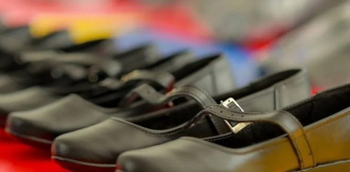 Gobierno inicia la distribución de un millón de uniformes escolares