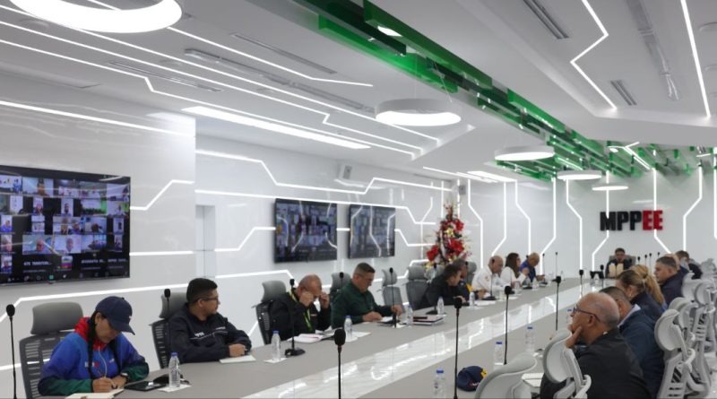 Evalúan estrategias para fortalecer respuesta del sector eléctrico a casos del 1×10 del Buen Gobierno