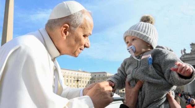 Papa: Oremos para que todos los niños del mundo puedan vivir en la paz
