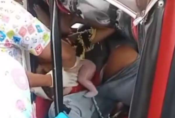 Mujer da a luz en una tricimoto en Quinindé, Ecuador