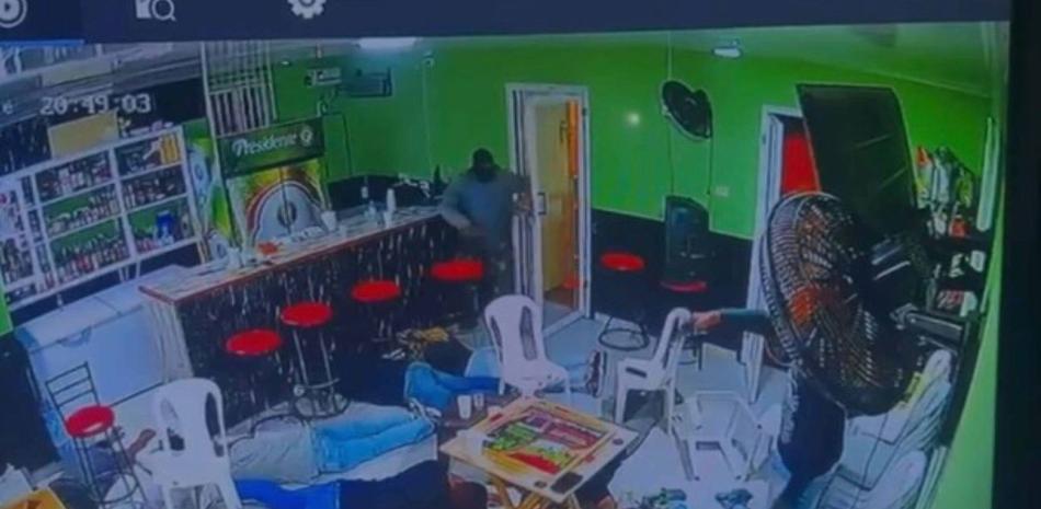 Dos detenidos tras asalto a colmado en Navarrete, RD