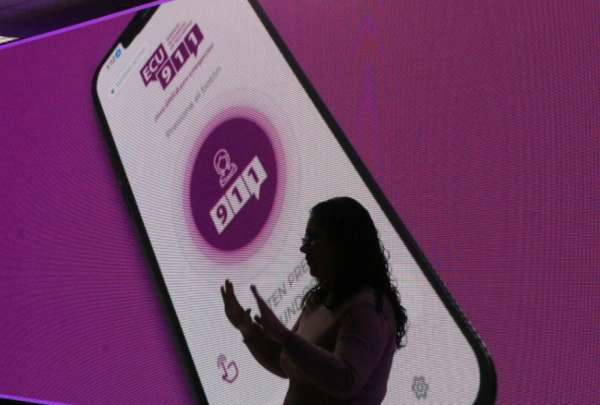 Ecuador presenta aplicación ‘Botón Violeta’ para alertas de violencia contra mujeres