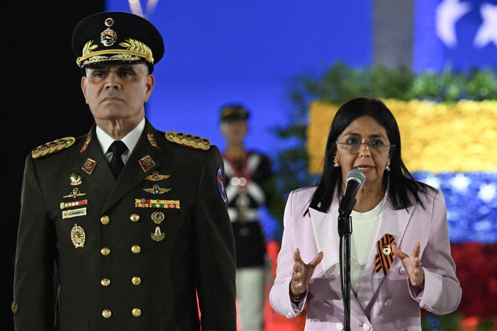 Venezuela cambia al ministro de Defensa tras salida de Maduro