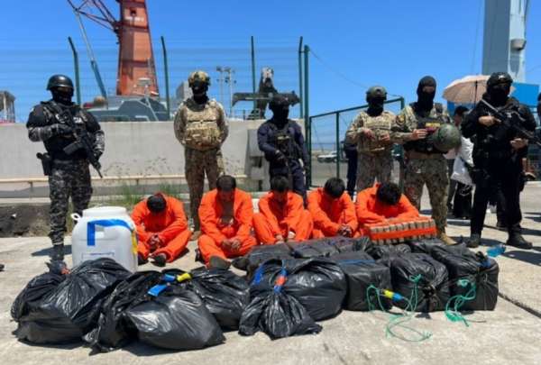 Ecuador y EE.UU. incautan casi 2 toneladas de droga en dos operaciones marítimas