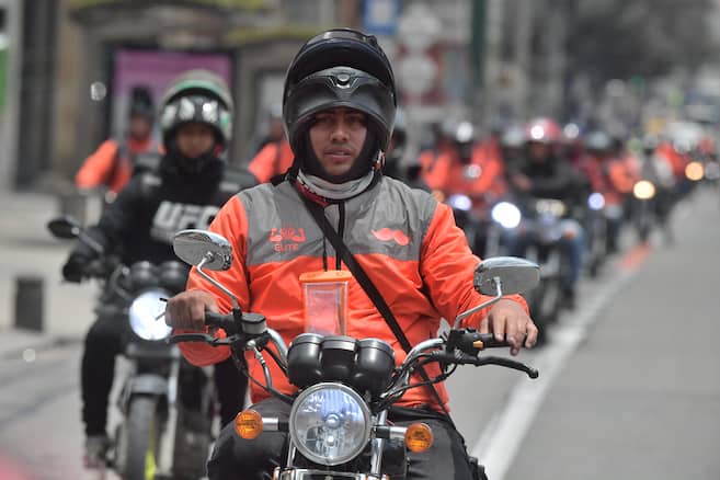 Colombia prepara decreto para regular repartidores de apps como Rappi y DiDi