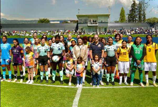 Ecuador refuerza lucha contra el embarazo adolescente con apoyo de la vicepresidenta Pinto