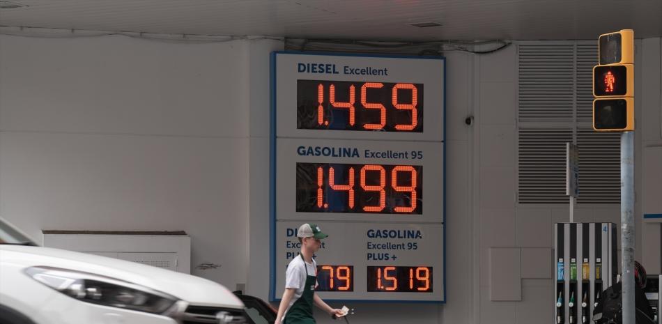 Precio del barril de petróleo supera los 100 dólares por conflicto en Medio Oriente