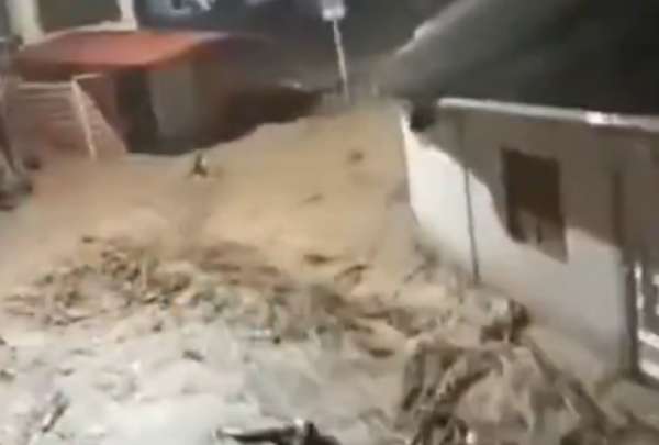 Fuertes lluvias causan desbordamiento de ríos y evacuación en Zaruma y Portovelo, Ecuador