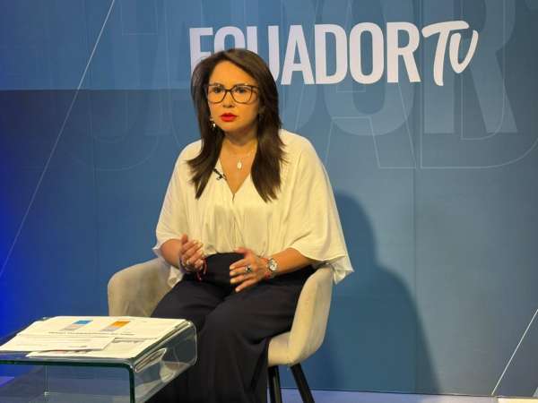 Ecuador: Gobierno asegura no recortar fondos a prefecturas y municipios