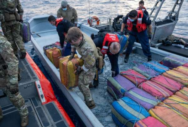 Ecuador y EE. UU. decomisan 1,9 toneladas de droga en altamar