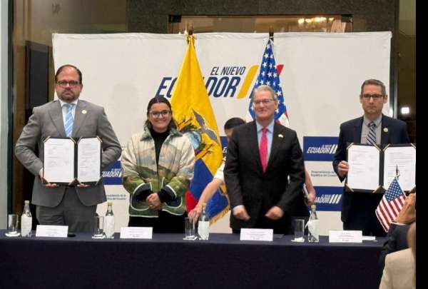 Ecuador y EE. UU. acuerdan instalar oficina del FBI en Quito para combatir crimen transnacional
