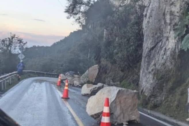 Colombia: Cierre temporal en la vía Bogotá–Choachí por caída de rocas en La Virgen