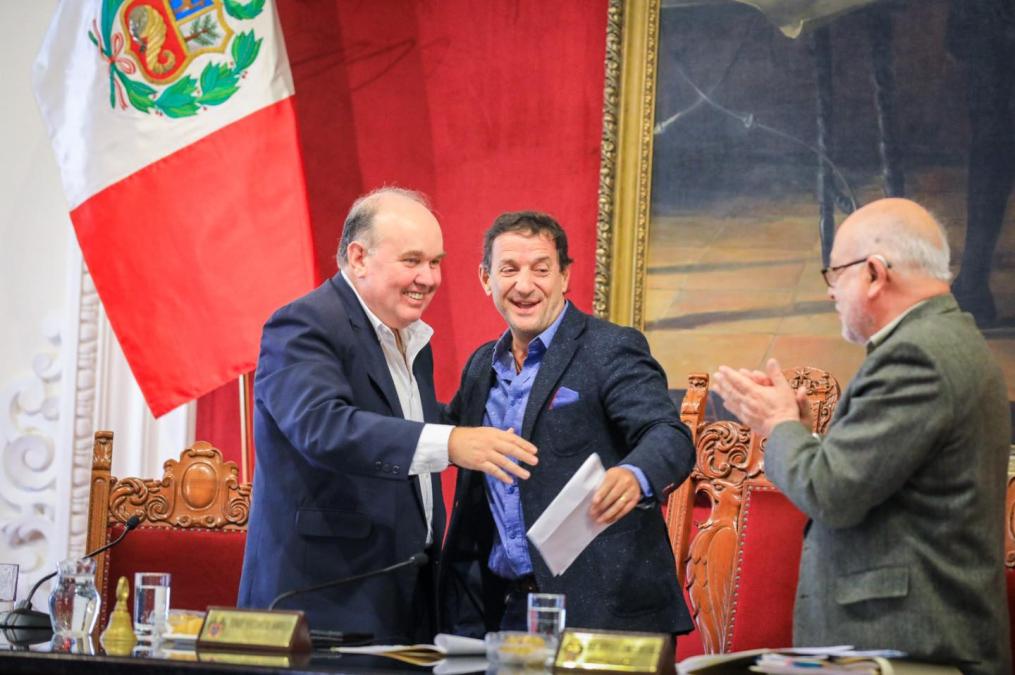 Lima: Gestión de López Aliaga supera S/800 millones en contratos a dedo